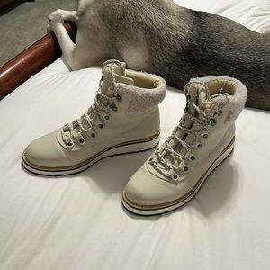 Aspen, white boots, size 8